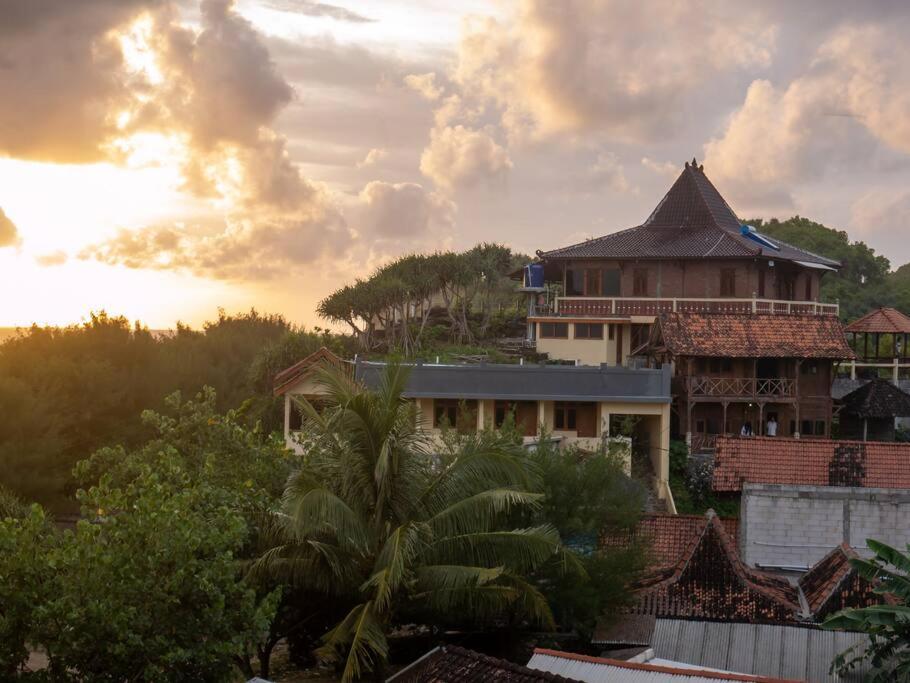 Villa Watu Kodok - Villa Located Close To The Beach Baron Eksteriør bilde